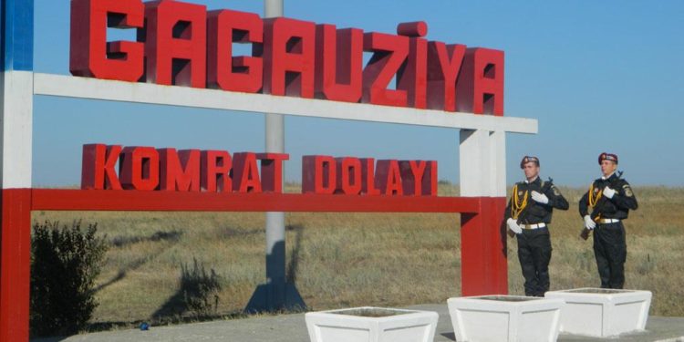 В Народном собрании Гагаузии предложили решить вопрос о запрете георгиевской ленты на всенародном референдуме