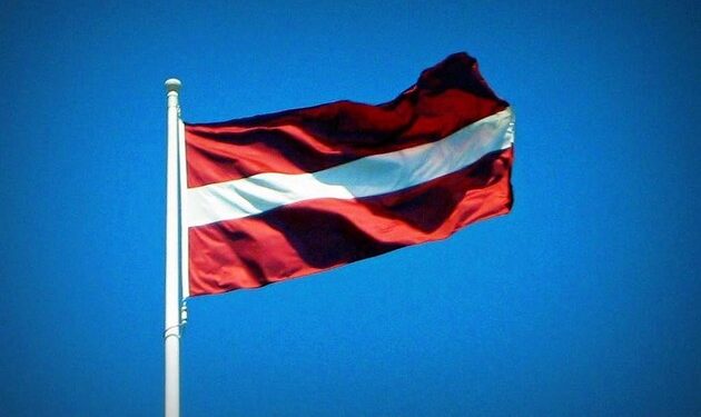 Парламент Латвии разрешил лишать гражданства за поддержку вторжения РФ в Украину