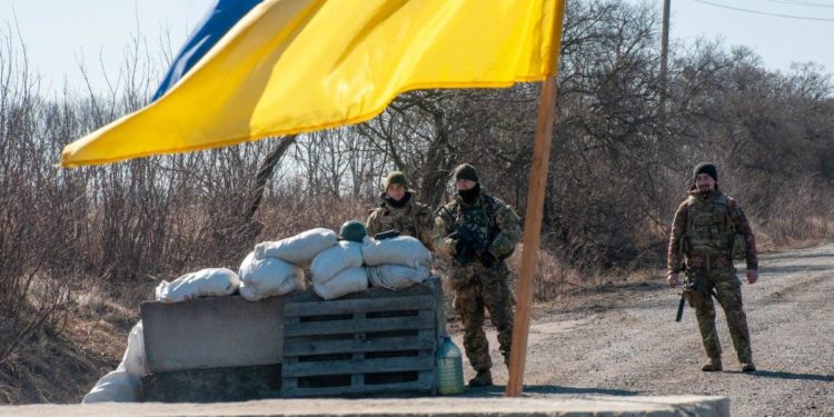 В Украине продлили военное положение