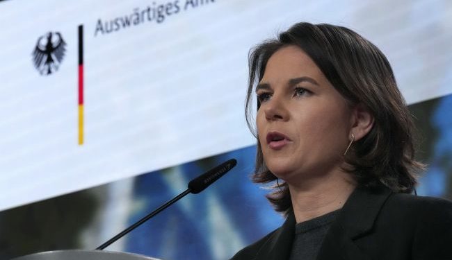 Пока последний солдат РФ не уйдет из Украины. В Германии определили продолжительность санкций