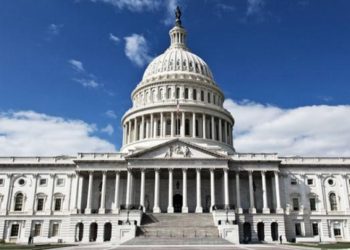 Конгресс США эвакуировали из-за подозрительного самолета. Это оказался борт с парашютистами американской армии