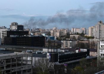 Власти Киева сообщили об обстреле центра города