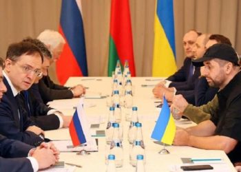 Переговоры между РФ и Украиной продолжаются в онлайн-режиме — Арахамия