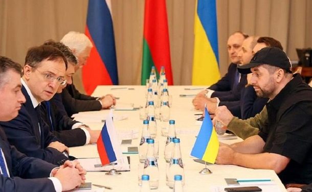 Переговоры между РФ и Украиной продолжаются в онлайн-режиме — Арахамия