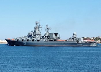 Пентагон: Крейсер Москва остается на плаву