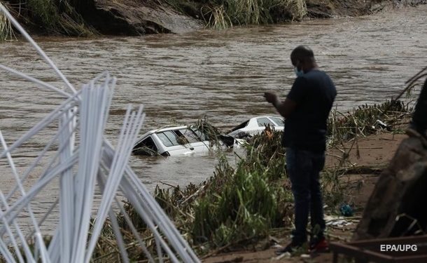 Наводнение в ЮАР: число жертв достигло 400 человек