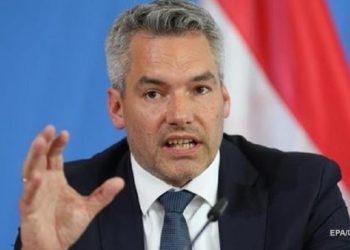 Канцлер Австрии: Путин верит, что выигрывает войну в Украине