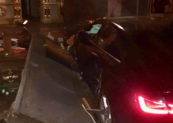 В Тернополе женщина на авто заехала в собор