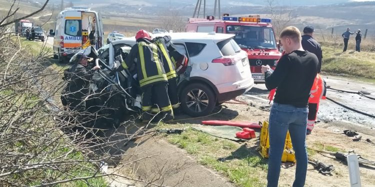 Grav accident la Strășeni. Două persoane au ars de vii într-un automobil | VIDEO