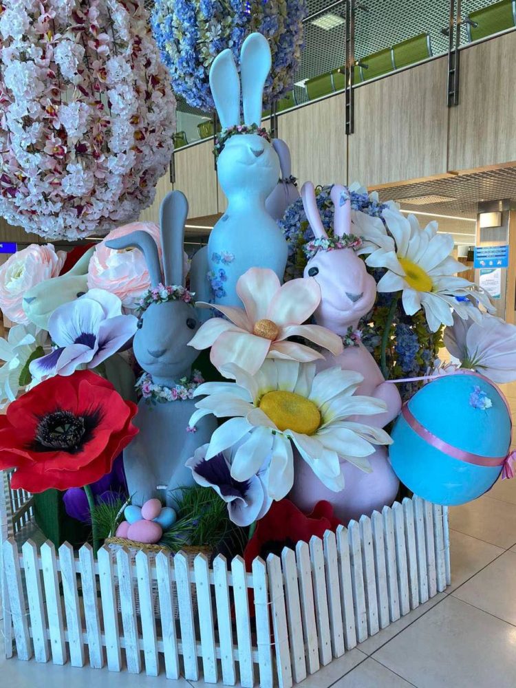 Aeroportul Internațional Chișinău a îmbrăcat straie de sărbătoare: Cum a fost decorată aerogara în ajun de Paște