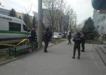 Alertă cu bombă la Judecătoria Buiucani. Poliția a încercuit zona