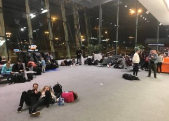 Аэропорт в Варшаве закрыт из-за угрозы взрыва в самолете. Рейсы приостановлены