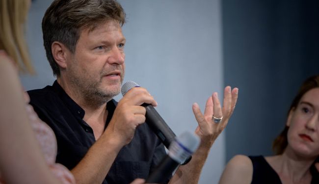 Страны НАТО не желают спровоцировать Россию из-за поставок танков в Украину, — вице-канцлер Германии