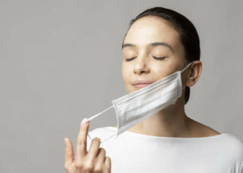 «Frică aveam, întotdeauna mască, mască, întotdeauna frică»: Oamenii spun că anularea stării de urgență i-a făcut fericiți | VIDEO