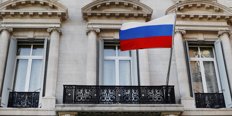В США закрыли банковские счета двух консульств РФ. Российский посол заявил о «блокаде» посольства в Вашингтоне