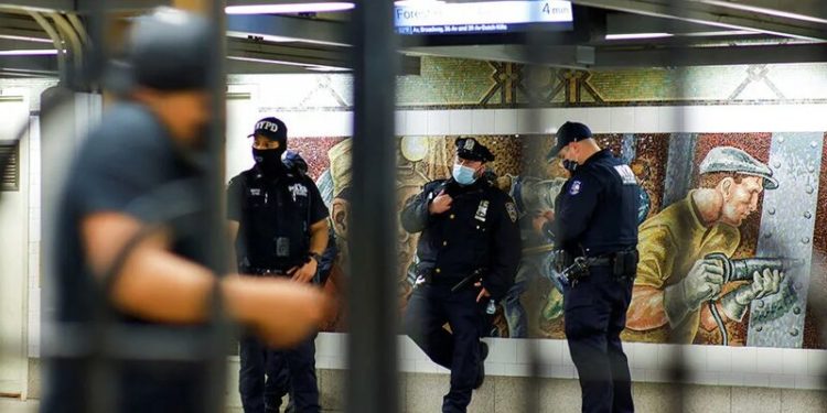 Подозреваемого в стрельбе в Нью-Йорке обвинили в террористической атаке