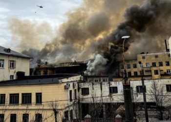 Под завалами горевшего здания НИИ Минобороны в Твери могут находиться около 10 человек