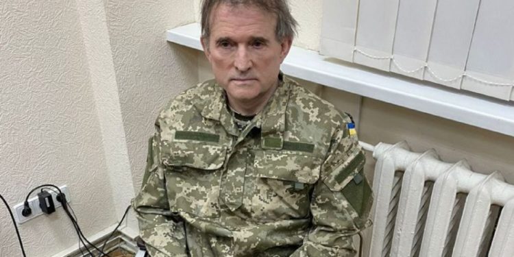 Зеленский сообщил о задержании «кума Путина» Медведчука, сбежавшего из-под домашнего ареста после начала войны