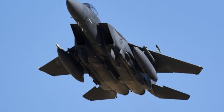 Rusia susține că a doborât un avion ucrainean care transporta arme livrate de Occident