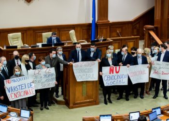 Legea privind dezinformarea a fost adoptată în prima lectură, filmele sovietice despre război au fost interzise. Opoziţia a părăsit ședința Parlamentului în semn de protest | VIDEO