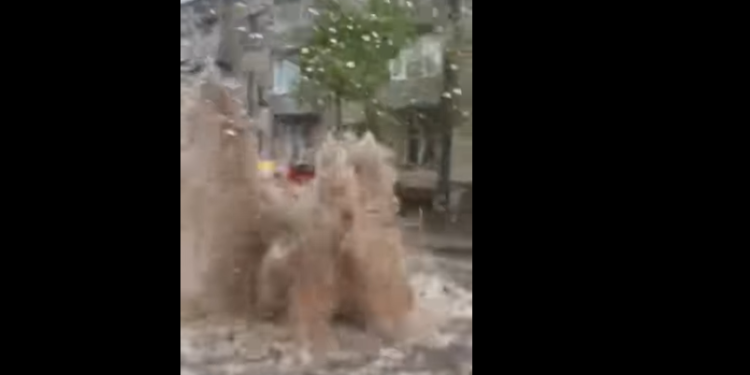 De ce nu este Ion Ceban prezent la “inaugurare”?: Un „gheizer” s-a format chiar în mijlocul străzii în sectorul Telecentre al capitalei | VIDEO