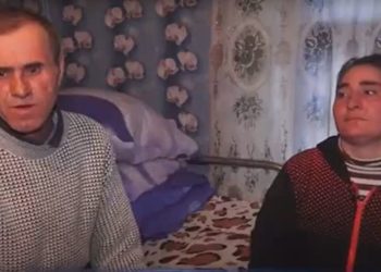 O soră și un frate au fost plasați la o casă de copii deoarece concubinului mamei lor este acuzat de violul fetei. Povestea cutremurătoare a unei familii din Cantemir, la emisiunea „Oameni pentru Oameni” | VIDEO