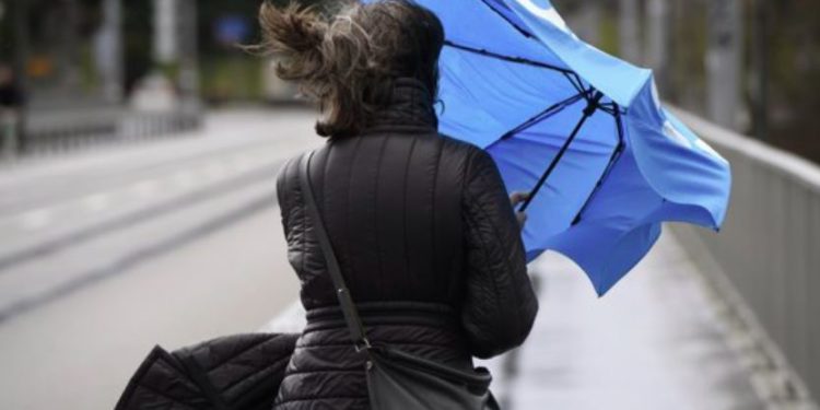 Avertizare de vânt puternic în toată țara: Când intră și cât durează codul galben, emis de meteorologi