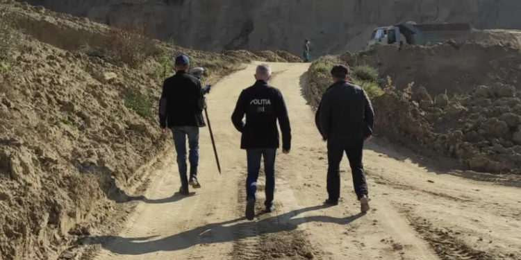 Un bărbat, dispărut la început de aprilie, găsit fără suflare în fosta carieră de nisip din Telenești