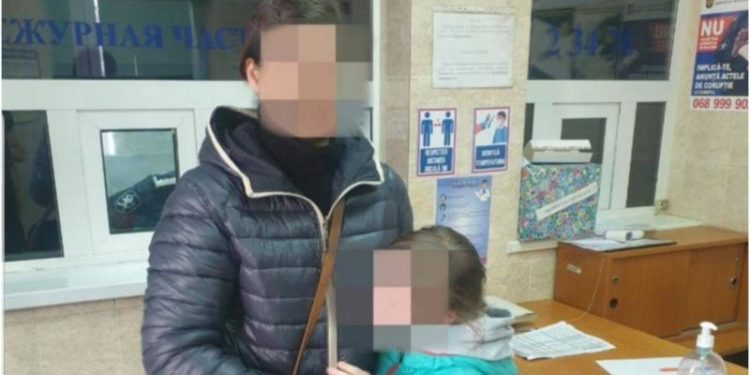 „Era speriată și plângea”. O fetiță din Ucraina s-a rătăcit la Bălți: Polițiștii au ajutat-o să-și găsească mama