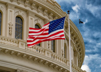 США назвали 120 организаций из России и Беларуси, которые включат в санкционный список. Среди них — КГБ и российские оборонные предприятия