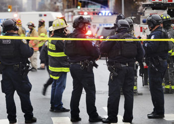Полиция Нью-Йорка не считает стрельбу в метро терактом