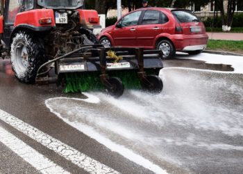 Străzile au fost măturate, spălate cu șampon și a fost aplicat marcajul rutier: Curățenia de primăvară este în plin proces în municipiul Orhei | VIDEO