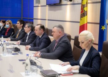 Ignorarea proiectelor de lege ale opoziției, încălcări ale Regulamentului Parlamentului și problemele din justiție: ce au discutat parlamentarii la o întâlnire cu europarlamentarul Dragoș Tudorache | VIDEO