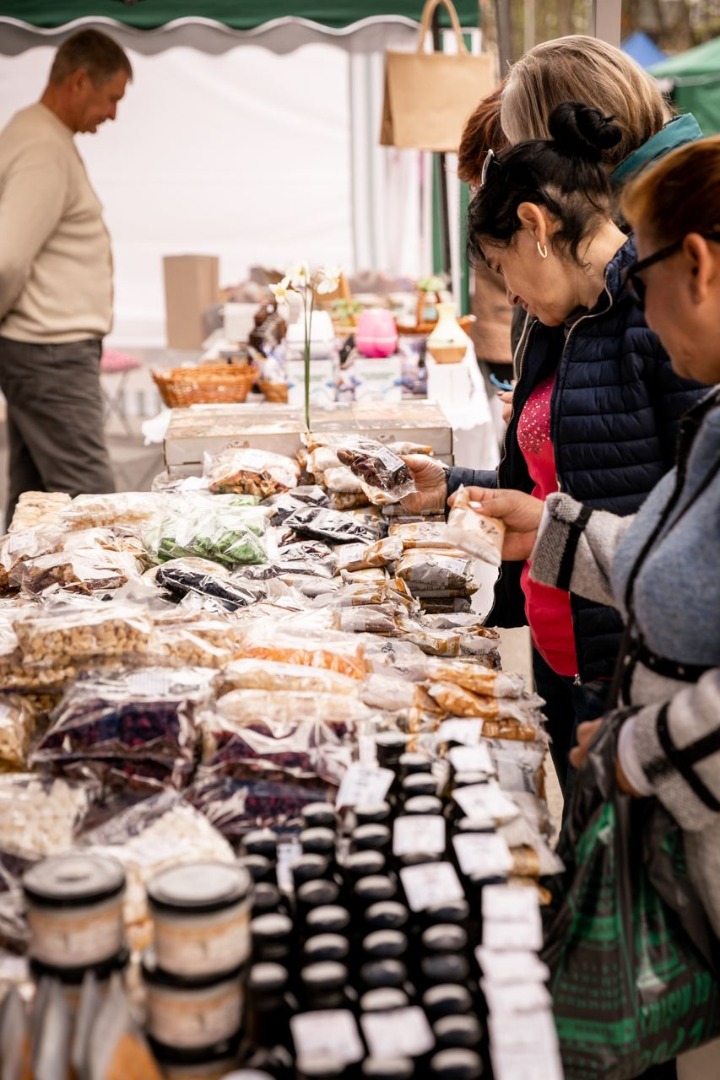 Atmosferă de vis la Orhei! Orașul a fost împânzit cu mii de decorațiuni de sărbătoare, cu ocazia Paștelui!