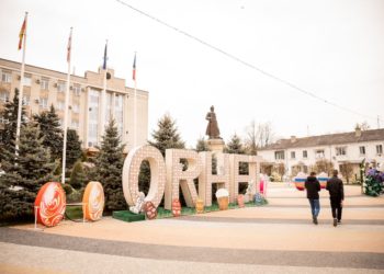 Atmosferă de vis la Orhei! Orașul a fost împânzit cu mii de decorațiuni de sărbătoare, cu ocazia Paștelui!