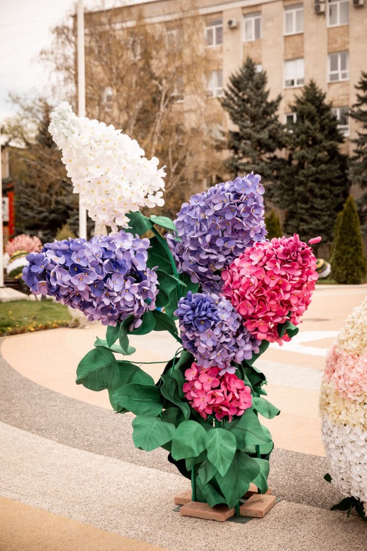 Atmosferă de vis la Orhei! Orașul a fost împânzit cu mii de decorațiuni de sărbătoare, cu ocazia Paștelui!