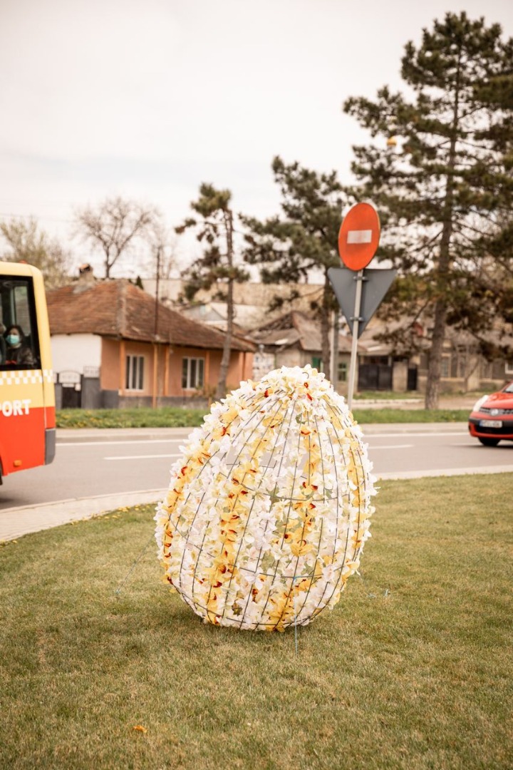 Atmosferă de vis la Orhei! Orașul a fost împânzit cu mii de decorațiuni de sărbătoare, cu ocazia Paștelui!