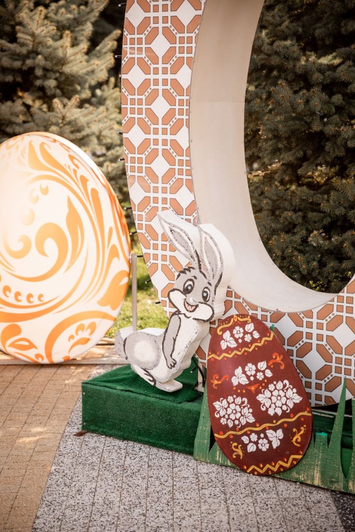 Atmosferă de vis la Orhei! Orașul a fost împânzit cu mii de decorațiuni de sărbătoare, cu ocazia Paștelui!