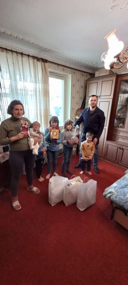 Сдержали слово! Все депутаты Партии «ШОР» передали неимущим пасхальную помощь, полученную от парламента