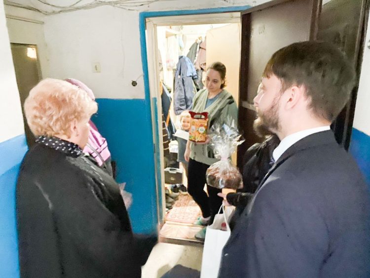 Сдержали слово! Все депутаты Партии «ШОР» передали неимущим пасхальную помощь, полученную от парламента