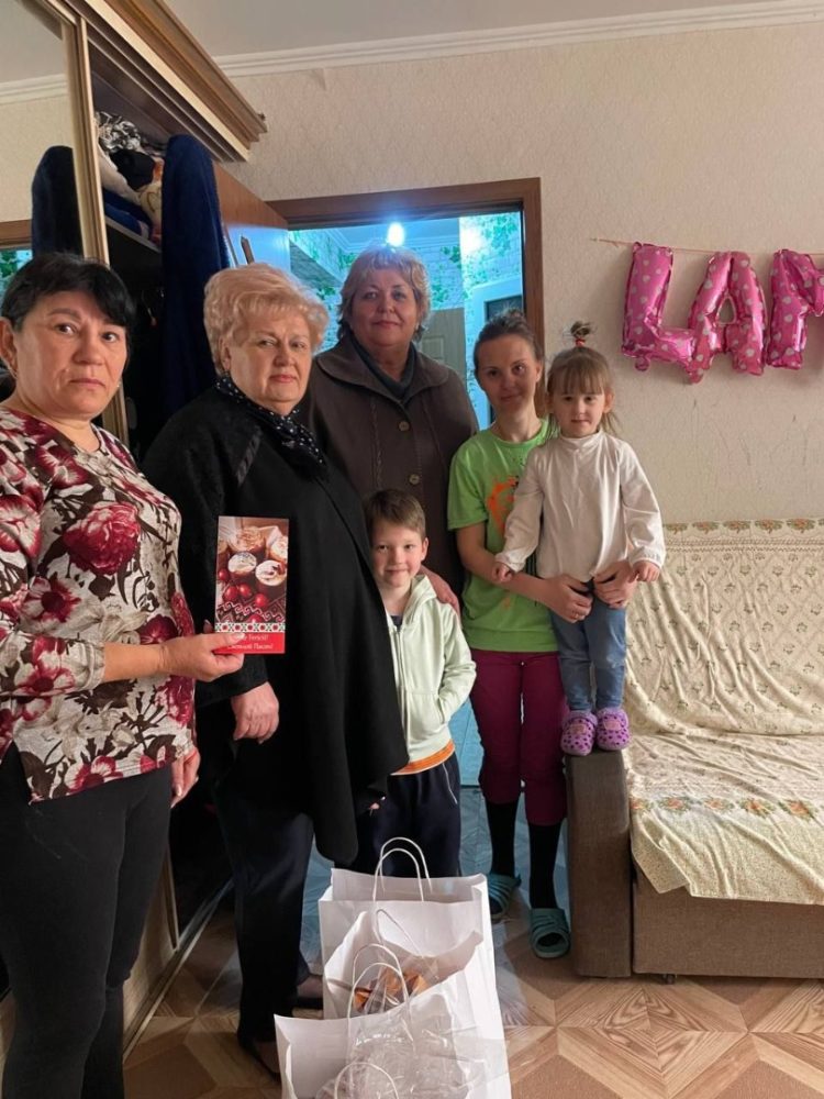 Сдержали слово! Все депутаты Партии «ШОР» передали неимущим пасхальную помощь, полученную от парламента