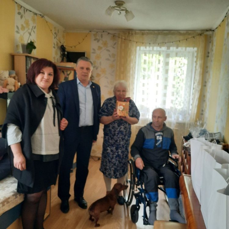 Сдержали слово! Все депутаты Партии «ШОР» передали неимущим пасхальную помощь, полученную от парламента