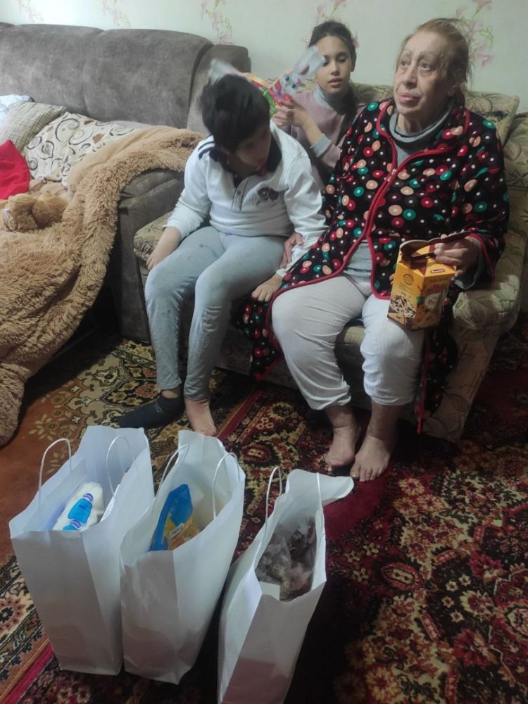 Сдержали слово! Все депутаты Партии «ШОР» передали неимущим пасхальную помощь, полученную от парламента