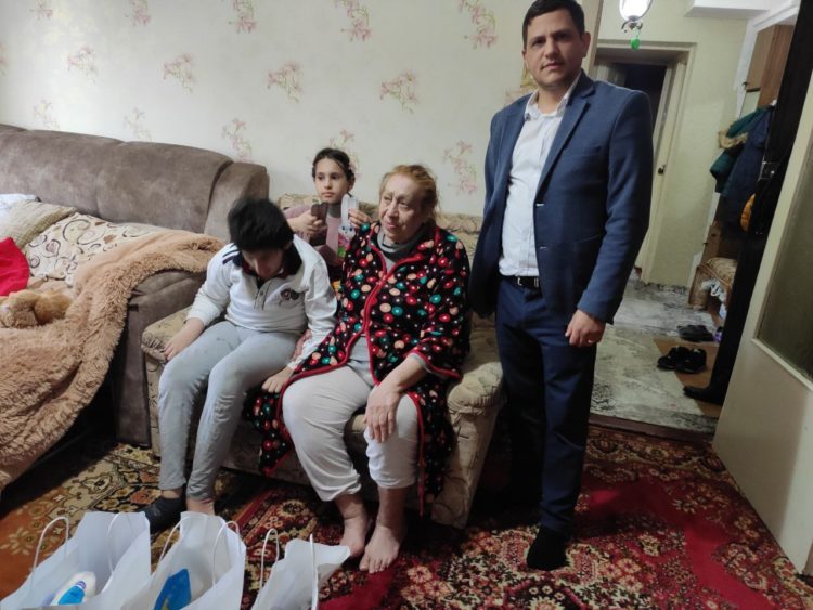 Сдержали слово! Все депутаты Партии «ШОР» передали неимущим пасхальную помощь, полученную от парламента