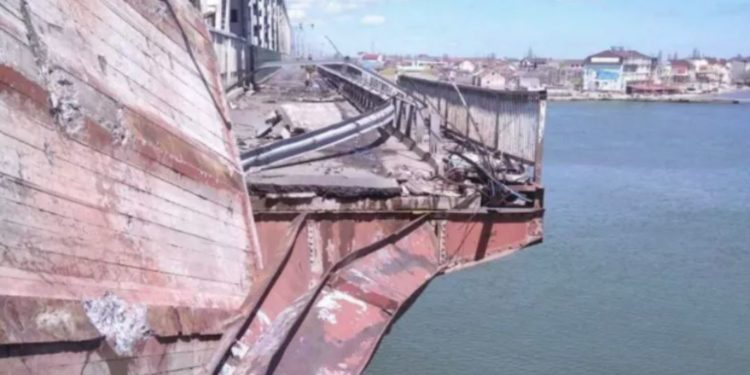 Podul de la Zatoka care face legătura cu Odesa a fost atacat cu rachete