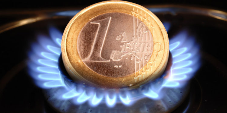 Comisia Europeană: Firmele care au contracte de gaze ruseşti cu plata în euro nu trebuie să plătească în ruble