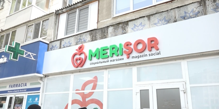 Magazinele „Merișor” îi ajută pe oameni
