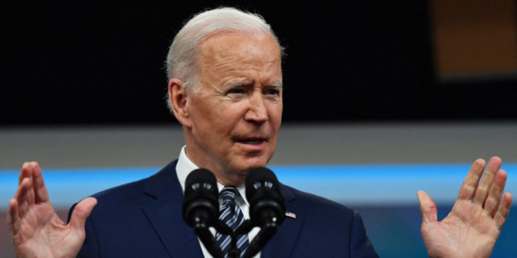 Biden a anunțat că SUA scot pe piață 180 de milioane de barili de petrol din rezerva sa strategică