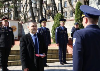 Riscă cu propriile vieți pentru a-i salva pe alții. De „Ziua Salvatorului” cei mai buni pompieri au primit diplome și medalii pentru dedicație și merite deosebite | VIDEO