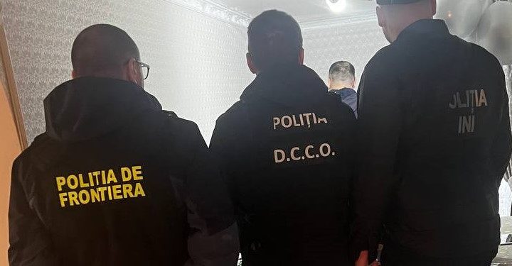 Circa 100 migranți din regiunea Orientului Mijlociu – traficați de un grup infracțional, destructurat într-o operațiune comună cu autoritățile din România | VIDEO